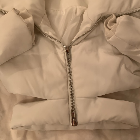 White cropped design puffer jacket - Picture 2 of 7